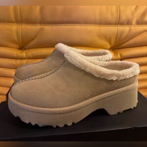 UGG New Heights Cozy Clog NWOT
